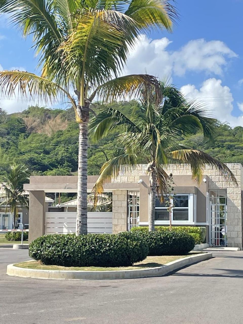 Seashore Vacation Home, Oceanpointe, Lucea, Jamaica Экстерьер фото